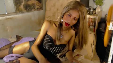 hugecock_caramel online show from 07-12-26, 08:38