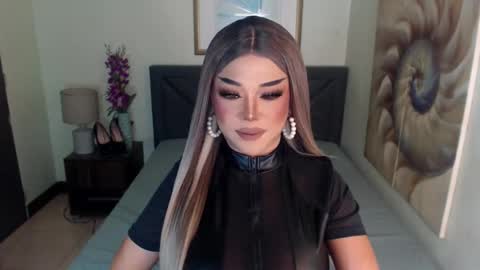 Snapshot of hugecockchristine chatting on 01-04-25, 01:52 Christine online show from 01-04-25, 01:52