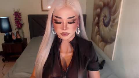 Snapshot of hugecockchristine chatting on 01-05-25, 02:49 Christine online show from 01-05-25, 02:49