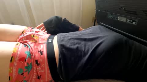 Snapshot of hugecumshots1 chatting on 10-26-25, 06:25 HugeCumshots online show from 10-26-25, 06:25