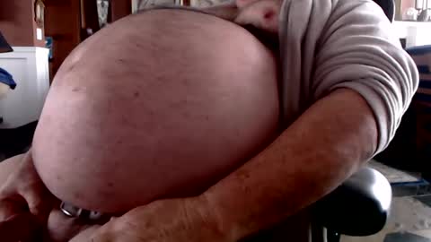 Snapshot of hugehairybeergut chatting on 01-24-25, 09:15 Huge Hairy Beergut online show from 01-24-25, 09:15