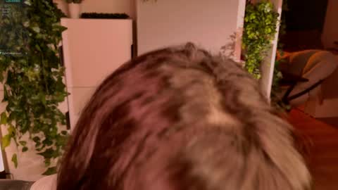 Mika online show from 04-15-26, 06:59