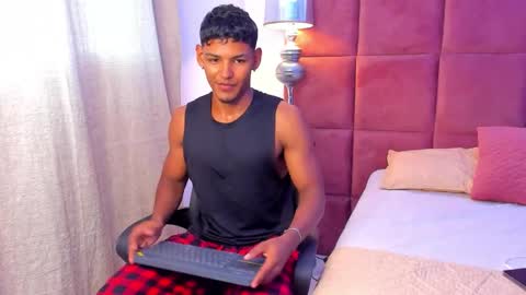 Snapshot of hugo_cano chatting on 10-12-25, 08:19 Hugo Cano online show from 10-12-25, 08:19