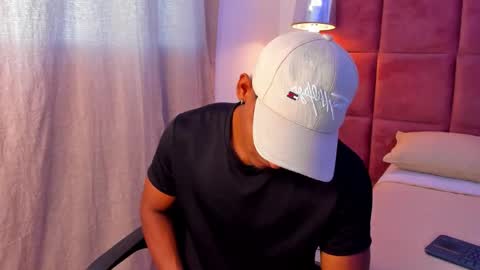 Snapshot of hugo_cano chatting on 11-02-25, 07:38 Hugo Cano online show from 11-02-25, 07:38