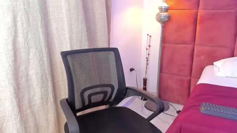 Snapshot of hugo_cano chatting on 11-08-25, 02:01 Hugo Cano online show from 11-08-25, 02:01