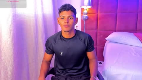 Snapshot of hugo_cano chatting on 11-22-25, 08:08 Hugo Cano online show from 11-22-25, 08:08