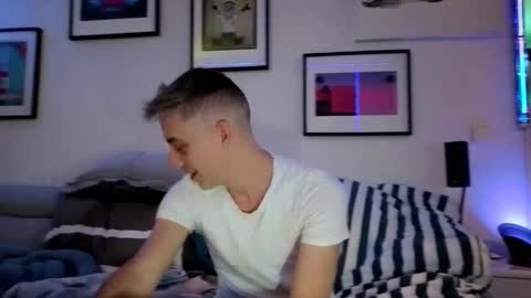 Hugo online show from 01-04-25, 03:17