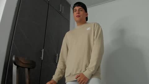 Hugo online show from 03-07-25, 03:40