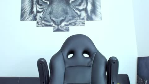 Snapshot of humber_eli chatting on 09-11-25, 12:00 Eli online show from 09-11-25, 12:00