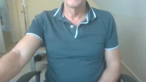 Snapshot of hundeleine chatting on 11-04-25, 10:03 hundeleine online show from 11-04-25, 10:03