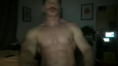 MuscleHungBrit online show from 12-25-24, 09:33
