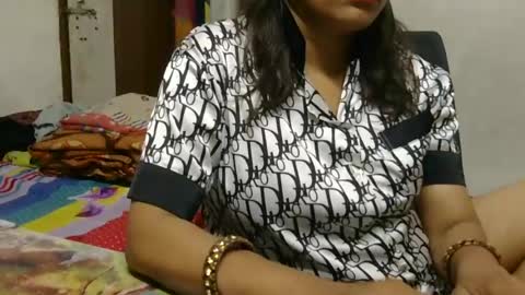 Snapshot of hungrymilf69 chatting on 07-25-26, 07:33 hungrymilf69 online show from 07-25-26, 07:33