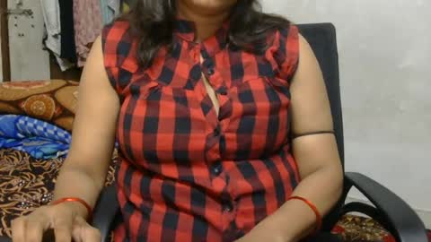 Snapshot of hungrymilf69 chatting on 07-27-26, 07:10 hungrymilf69 online show from 07-27-26, 07:10