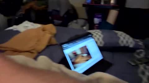 Snapshot of hungsolow6943 chatting on 02-14-26, 04:20 hungsolow6943 online show from 02-14-26, 04:20