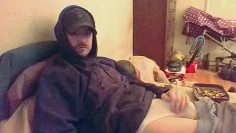 Snapshot of hungsubbb chatting on 12-16-25, 03:44 Boi online show from 12-16-25, 03:44