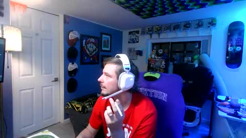 Snapshot of hungtxcock92 chatting on 12-21-25, 01:51 hungtxcock92 online show from 12-21-25, 01:51