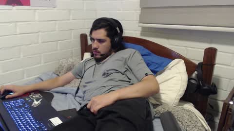 Snapshot of hungweeb chatting on 12-19-24, 03:07 Rod online show from 12-19-24, 03:07