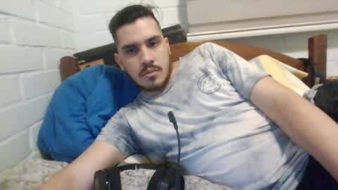 Snapshot of hungweeb chatting on 01-22-25, 03:41 Rod online show from 01-22-25, 03:41