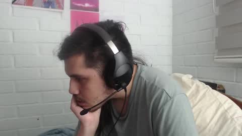 Snapshot of hungweeb chatting on 02-16-25, 02:42 Rod online show from 02-16-25, 02:42