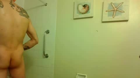 Snapshot of hunkwithglasses chatting on 01-19-26, 01:09 Wh8teboi online show from 01-19-26, 01:09