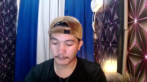 hunkylloyd online show from 12-22-24, 08:49