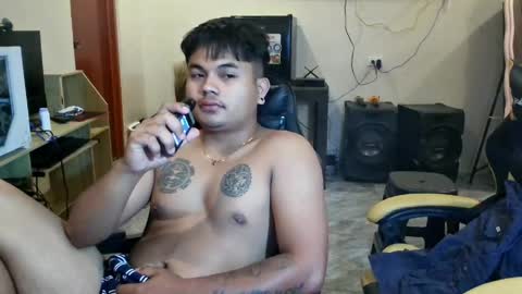 Snapshot of hunkyzeus chatting on 04-21-26, 05:39 hunkyzeus online show from 04-21-26, 05:39