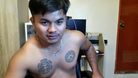 Snapshot of hunkyzeus chatting on 04-24-26, 05:04 hunkyzeus online show from 04-24-26, 05:04