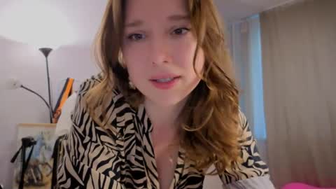 Snapshot of hunny_ines chatting on 05-16-26, 05:23 Ines online show from 05-16-26, 05:23