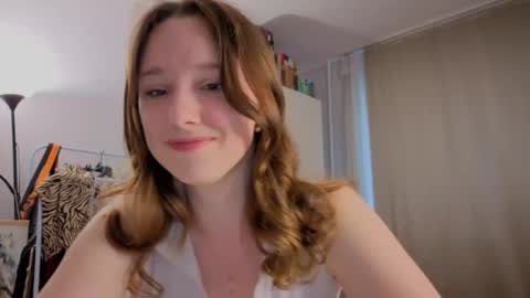 Snapshot of hunny_ines chatting on 05-17-26, 05:20 Ines online show from 05-17-26, 05:20
