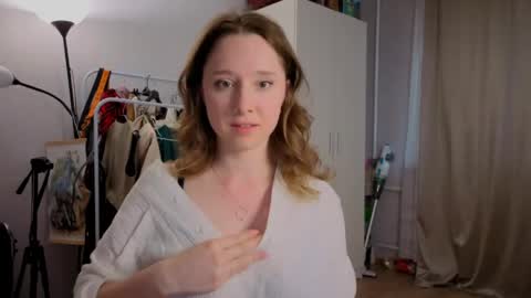 Snapshot of hunny_ines chatting on 05-21-26, 05:31 Ines online show from 05-21-26, 05:31