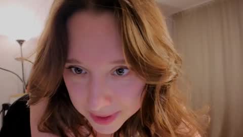 Snapshot of hunny_ines chatting on 05-22-26, 05:07 Ines online show from 05-22-26, 05:07