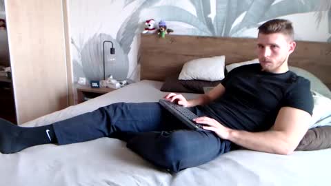 Hunter Bridges online show from 01-04-25, 12:16