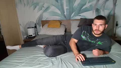 Hunter Bridges online show from 11-28-25, 03:47