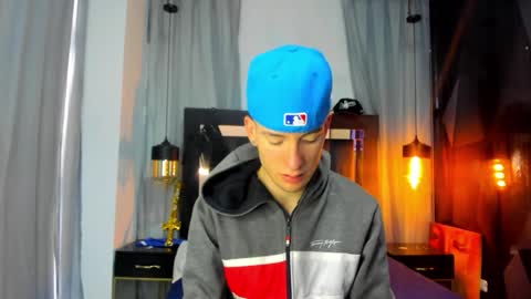 Snapshot of hunterheat_ chatting on 12-21-25, 11:39 hunterheat_ online show from 12-21-25, 11:39