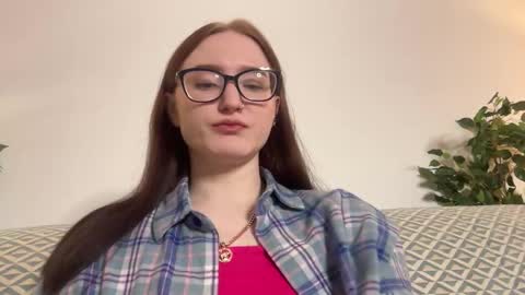 Snapshot of huongbally chatting on 12-17-25, 01:55 Dana online show from 12-17-25, 01:55