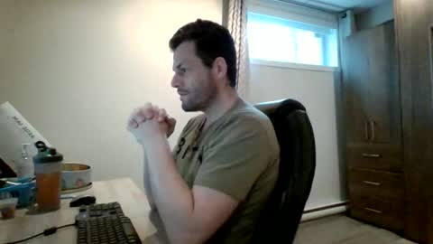 Snapshot of hurley7890 chatting on 05-12-26, 12:35 hurley7890 online show from 05-12-26, 12:35