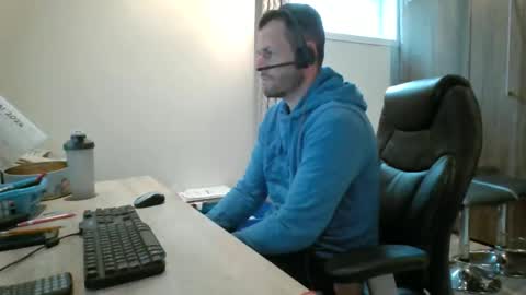 Snapshot of hurley7890 chatting on 05-26-26, 03:41 hurley7890 online show from 05-26-26, 03:41