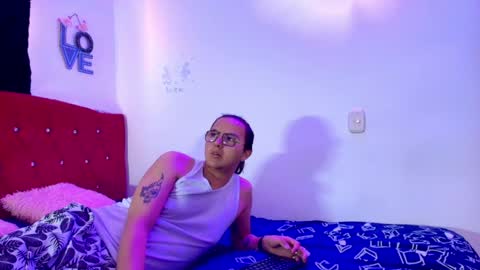 Snapshot of husbands_horny chatting on 04-28-26, 01:05 husbands_horny online show from 04-28-26, 01:05