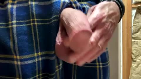 Snapshot of huskey300 chatting on 02-22-25, 04:40 huskey300 online show from 02-22-25, 04:40