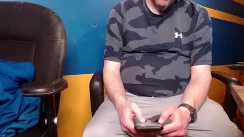 Huskyguy online show from 02-02-25, 04:05