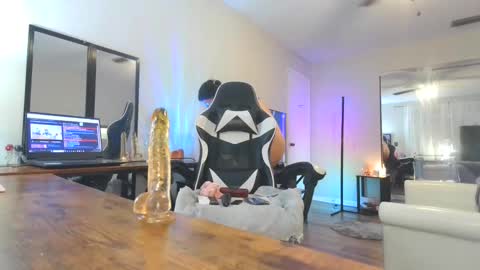 hustlebunni7 online show from 11-05-25, 02:28