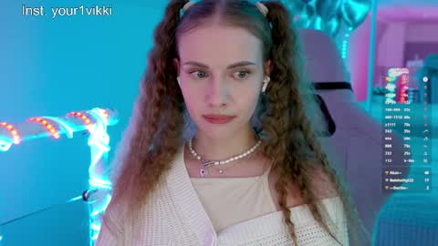 Snapshot of hustleebabyy_vikki chatting on 03-26-26, 10:04 Vika online show from 03-26-26, 10:04