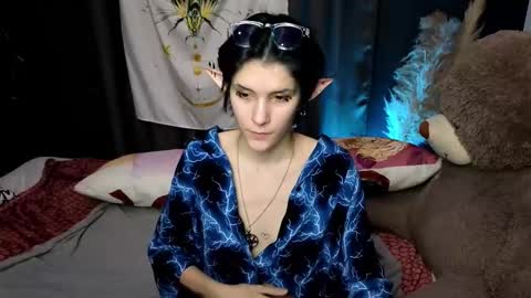 Snapshot of hyeon_jin chatting on 01-14-25, 12:00 Hyeon Jin online show from 01-14-25, 12:00