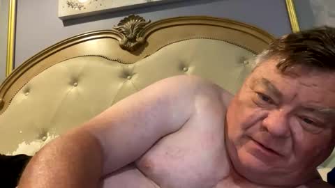 Snapshot of hypnotizing4u chatting on 06-02-26, 12:18 hypnotizing4u online show from 06-02-26, 12:18
