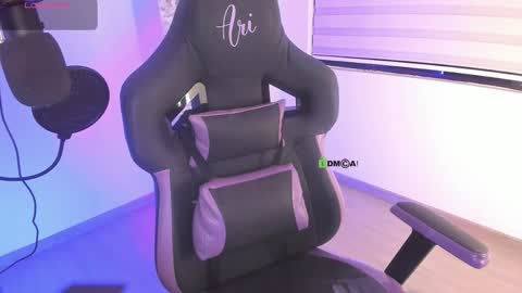 Snapshot of i_am_ari chatting on 03-17-26, 01:43 Ari online show from 03-17-26, 01:43