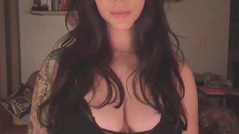 Snapshot of i_cant_believe_its_you chatting on 01-15-26, 03:33 Lana Banana online show from 01-15-26, 03:33