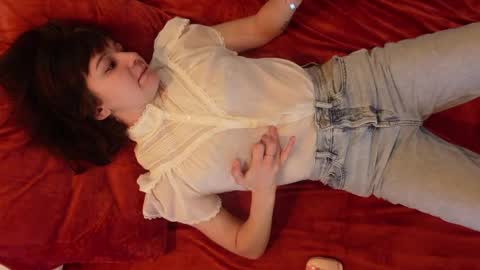 Snapshot of i_love_olive chatting on 11-30-25, 12:14 Olive online show from 11-30-25, 12:14