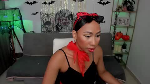 Snapshot of i_lulu chatting on 10-31-25, 11:06 Lul  online show from 10-31-25, 11:06