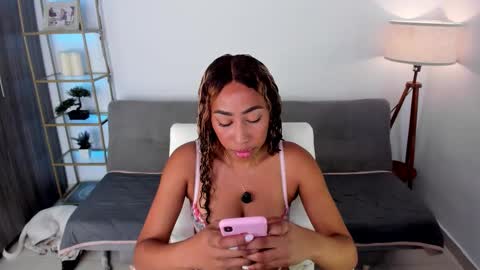 Snapshot of i_lulu chatting on 02-05-26, 06:56 Lul online show from 02-05-26, 06:56