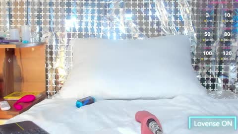 Snapshot of iam_iisabela chatting on 12-28-24, 05:23 Isa online show from 12-28-24, 05:23